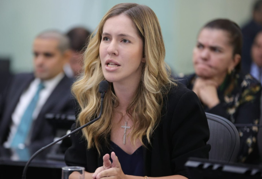 Cibele Moura defende que universidades estaduais realizem vestibulares próprios