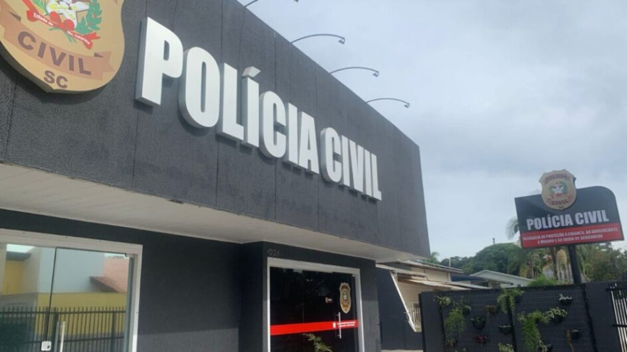 Homem tenta matar o próprio filho de dois anos com socos e faca de serra no Sul de SC