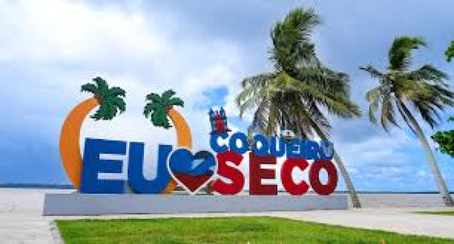 Coqueiro Seco assina contrato de R$ 1,2 milhão para fardamento escolar; custo por aluno ultrapassaria R$ 1.200